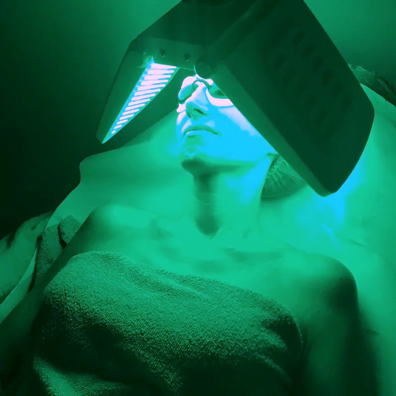 Massage facial au gua sha · ShapeFace Genève
